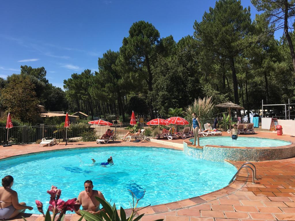 Camping La Simioune En Provence Боллен Екстер'єр фото