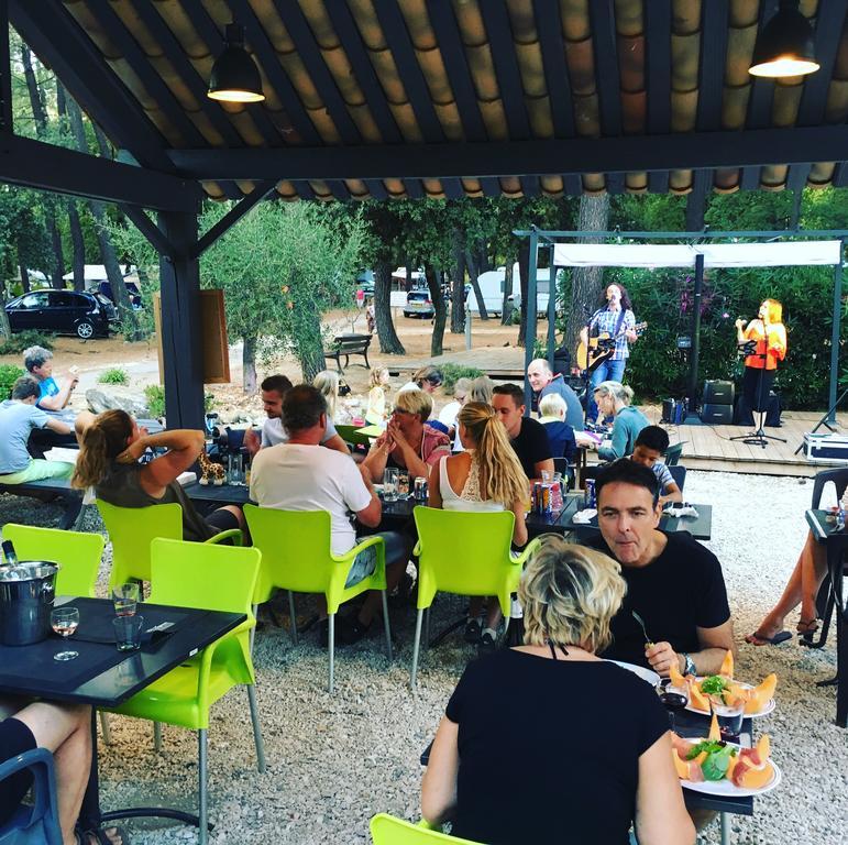 Camping La Simioune En Provence Боллен Екстер'єр фото